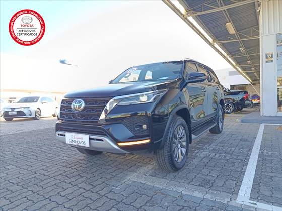 TOYOTA HILUX SW4 2.8 D-4D TURBO DIESEL SRX 7L 4X4 AUTOMÁTICO